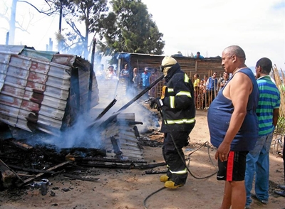 Opvolg: Brand verwoes plakkerhutte